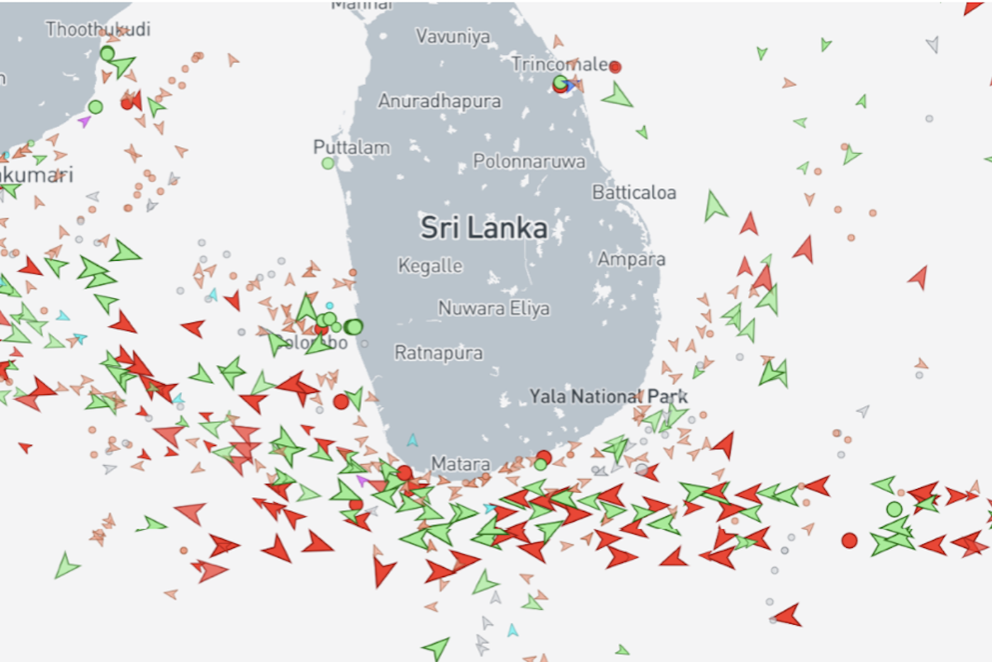 Карта с положением судов (танкеры – красные стрелки, сухогрузы – зелёные стрелки) на 5 марта 2026 года