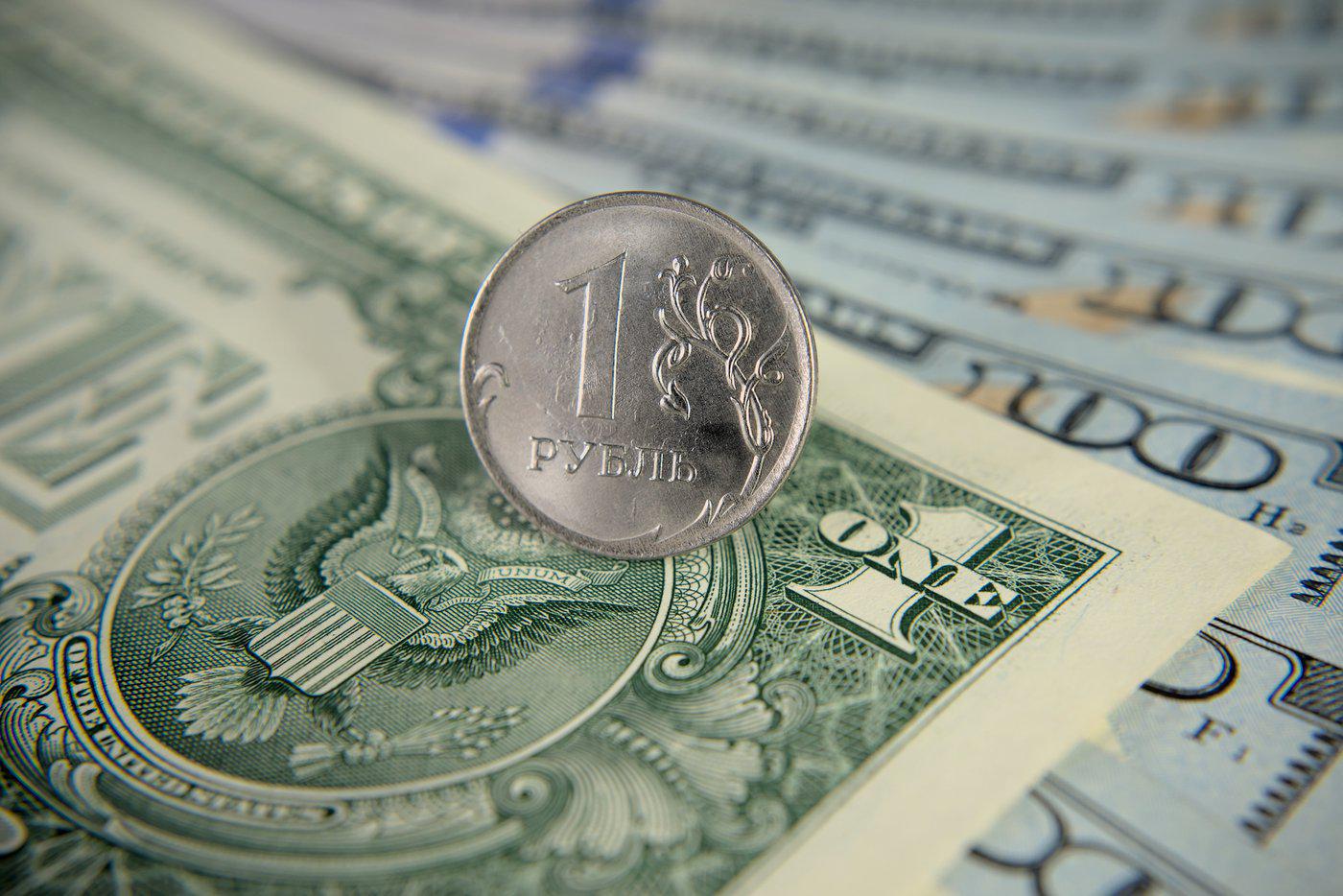 Аналитики считают, что события вокруг Ирана не приведут к укреплению рубля