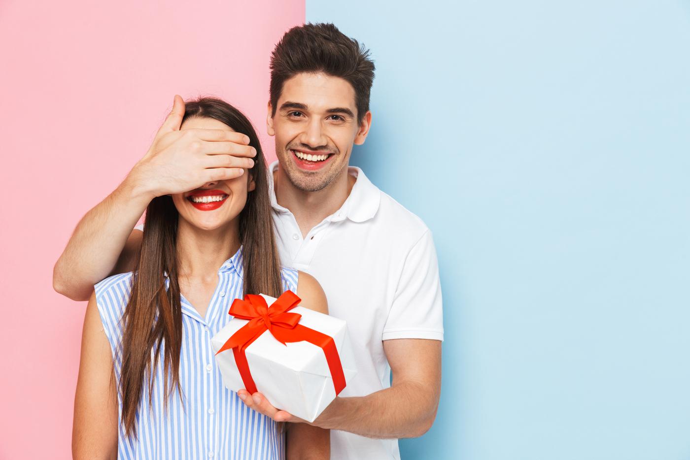 Россиянки назвали худшие подарки на 8 Марта