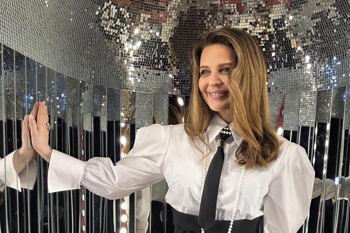 "Думала больше не петь": Наталия Власова рассказала об усталости от хита "Я у твоих ног"