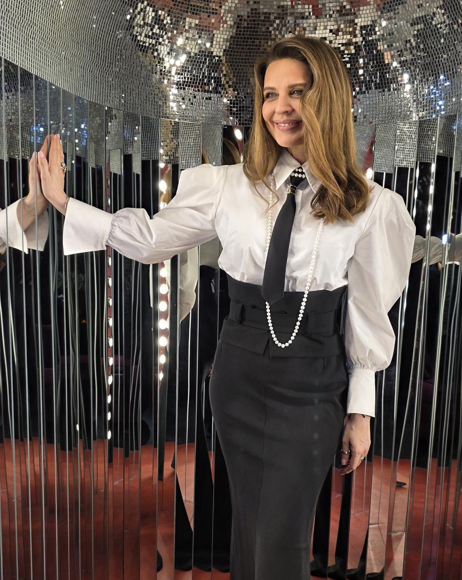 "Думала больше не петь": Наталия Власова рассказала об усталости от хита "Я у твоих ног"