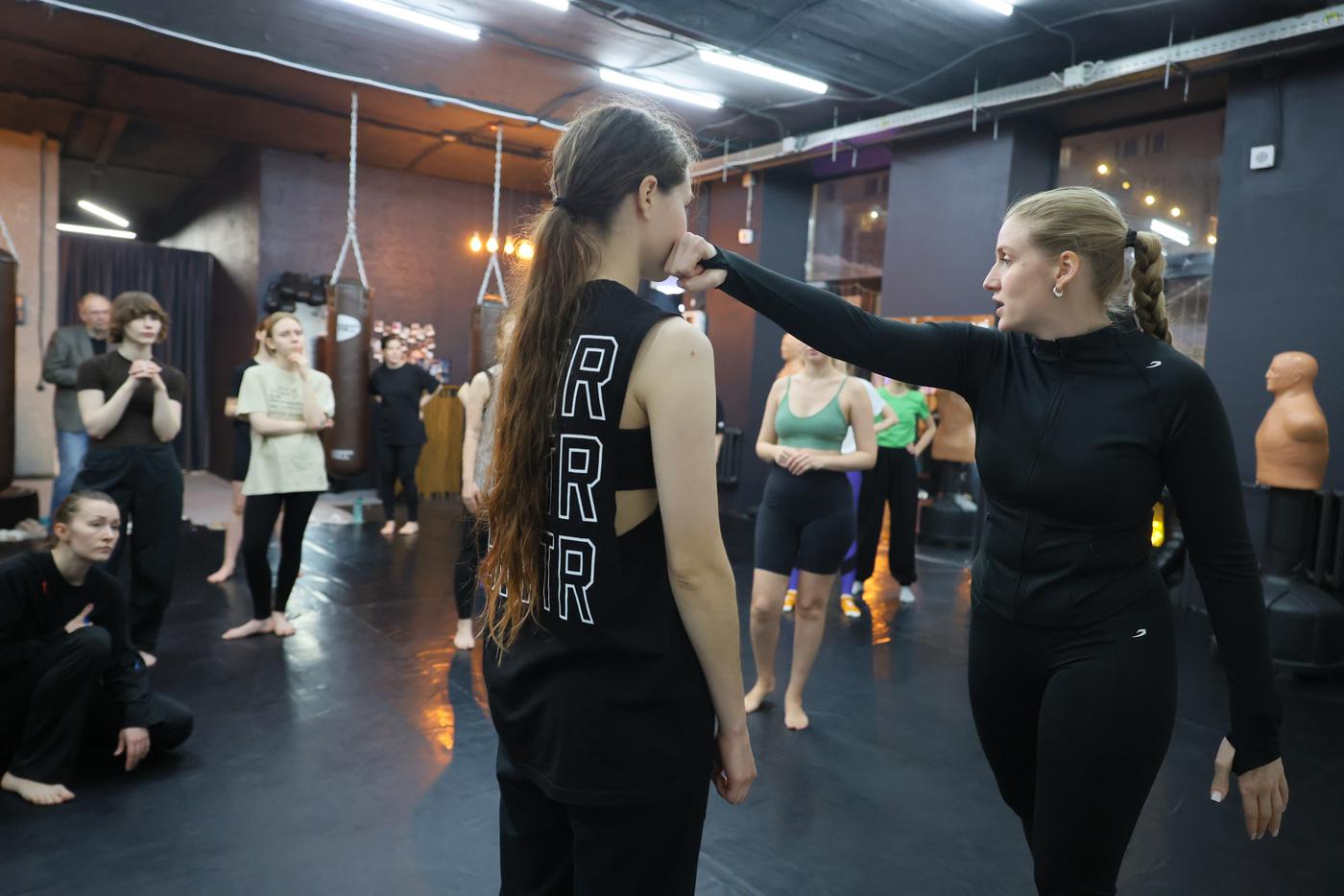 Классический удар "кулаком в лицо"