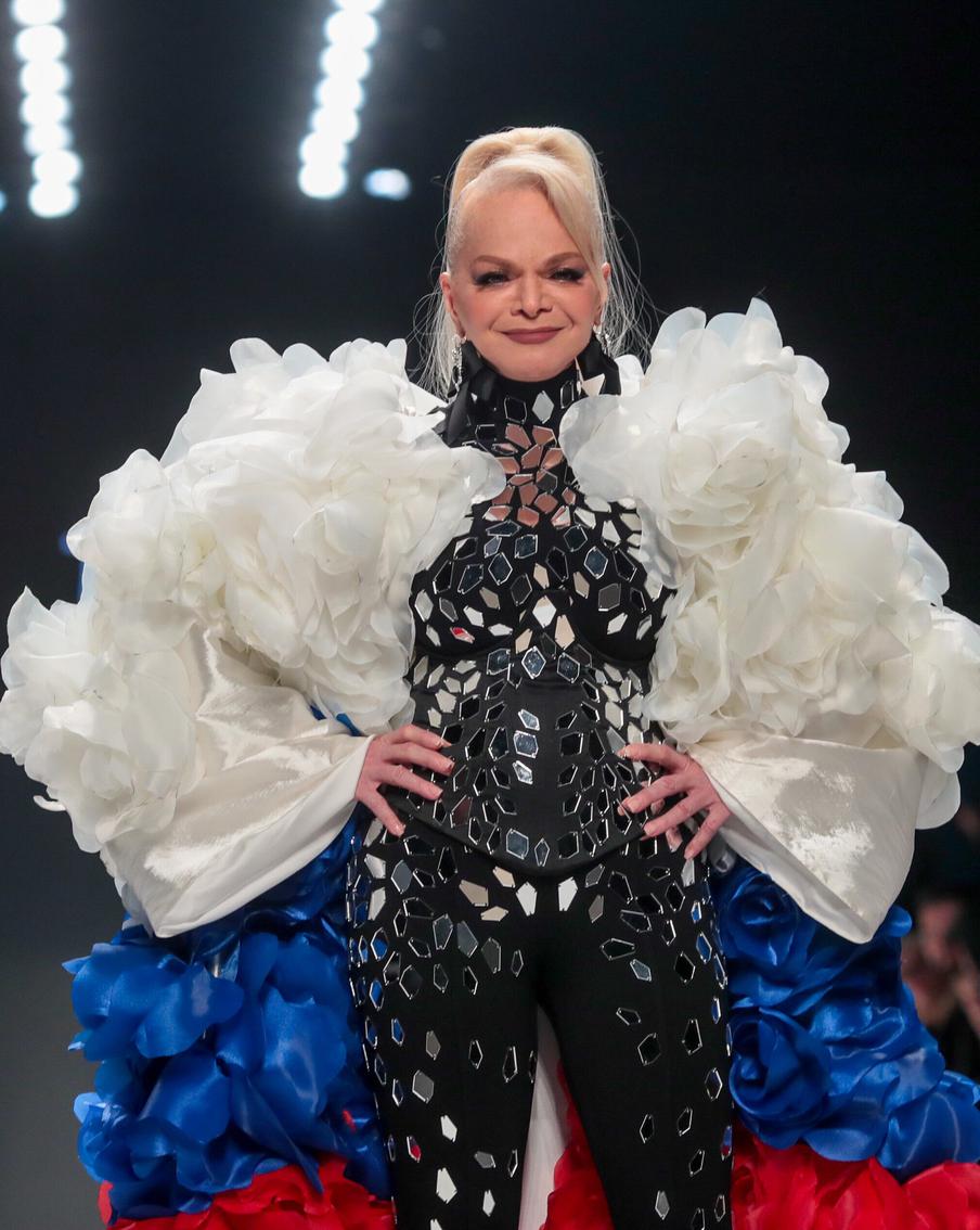 Ход квартирой: Ларису Долину могут подселить к бывшей жене Армена Джигарханяна