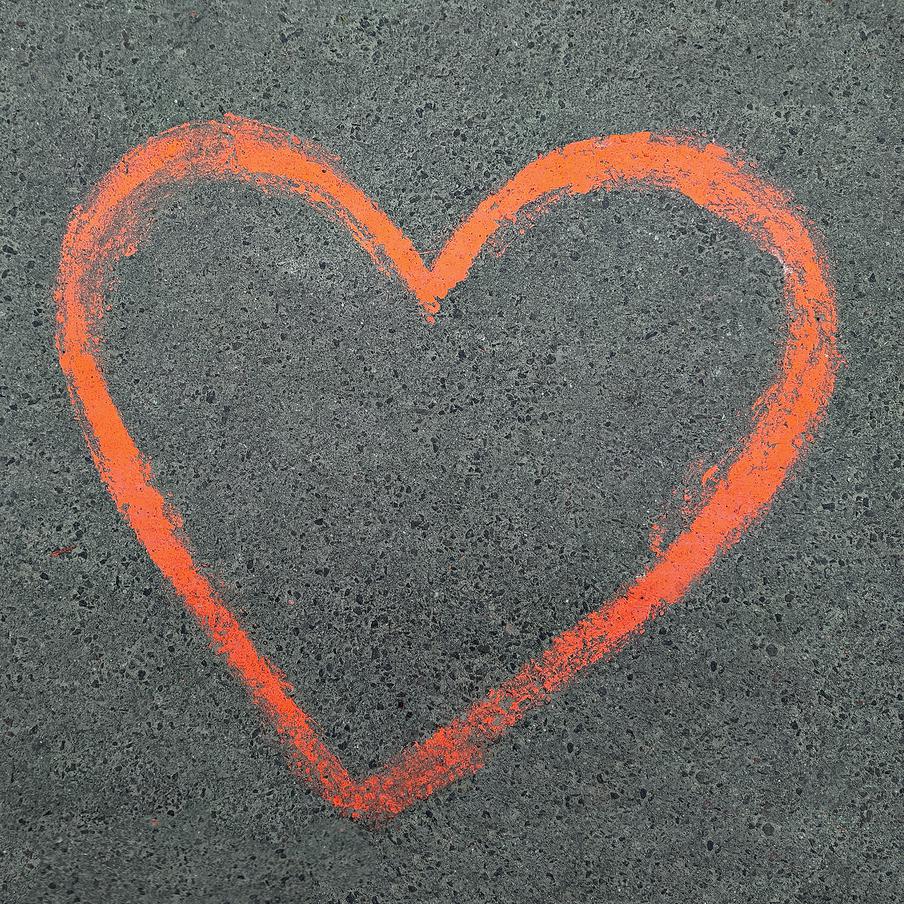 Романтика за штраф: признание в любви на асфальте станет дорогим. Юристы предупредили россиян о штрафах за поздравления с 8 Марта, нанесённые краской на тротуары. В Москве такая "романтика" может обойтись в круглую сумму