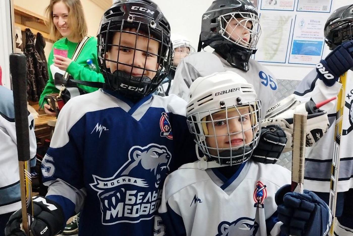 "Победы посвящаем папе": маленьких хоккеистов из многодетной семьи пригласило  "Динамо"
