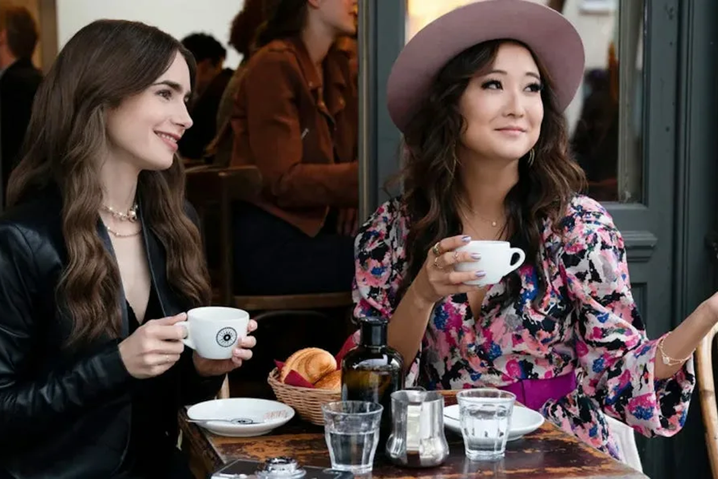 В ожидании выхода 6 сезона "Эмили в Париже" учимся готовить круассаны. 