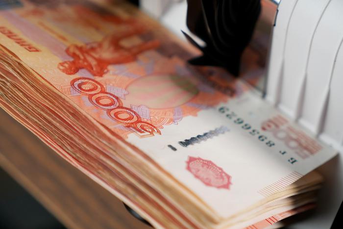 Количество регионов России со среднемесячной зарплатой выше 200 тысяч рублей увеличилось до пяти