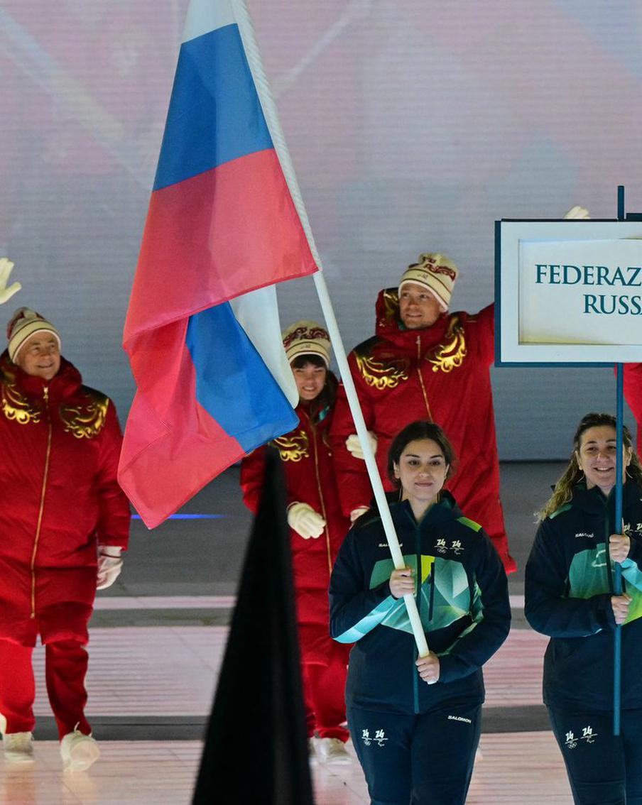 На открытии Паралимпийских игр россияне впервые с 2014 года вышли с флагом. Организаторы Паралимпийских игр в Италии впервые за более чем десять лет разрешили российским спортсменам участвовать в церемонии открытия соревнований с флагом страны и государственным гимном