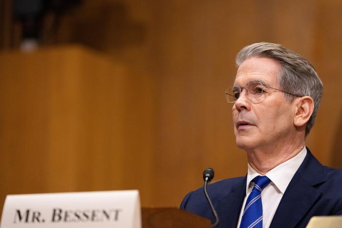 Россия и США обсуждают возможное смягчение санкций на российскую нефть на фоне кризиса на Ближнем Востоке