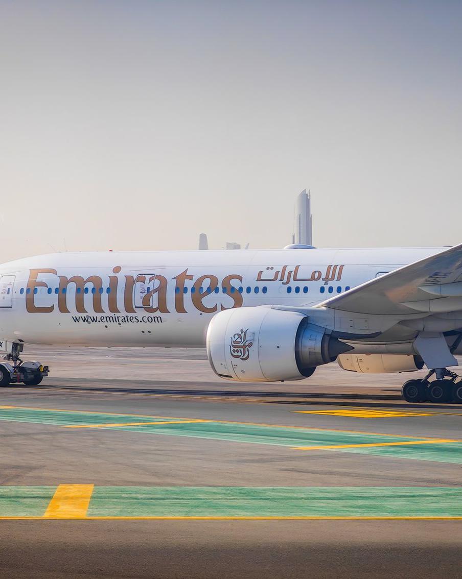 Emirates приостановила все полёты в Дубай и из него из-за работы ПВО. Авиакомпания Emirates сообщила о временной приостановке всех рейсов, связанных с Дубаем, в связи с работой систем противовоздушной обороны. В официальном заявлении авиакомпания настоятельно рекомендует пассажирам не посещать аэропорт до получения дальнейших уведомлений