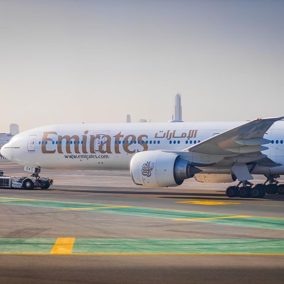 Emirates приостановила все полёты в Дубай и из него из-за работы ПВО. Авиакомпания Emirates сообщила о временной приостановке всех рейсов, связанных с Дубаем, в связи с работой систем противовоздушной обороны. В официальном заявлении авиакомпания настоятельно рекомендует пассажирам не посещать аэропорт до получения дальнейших уведомлений