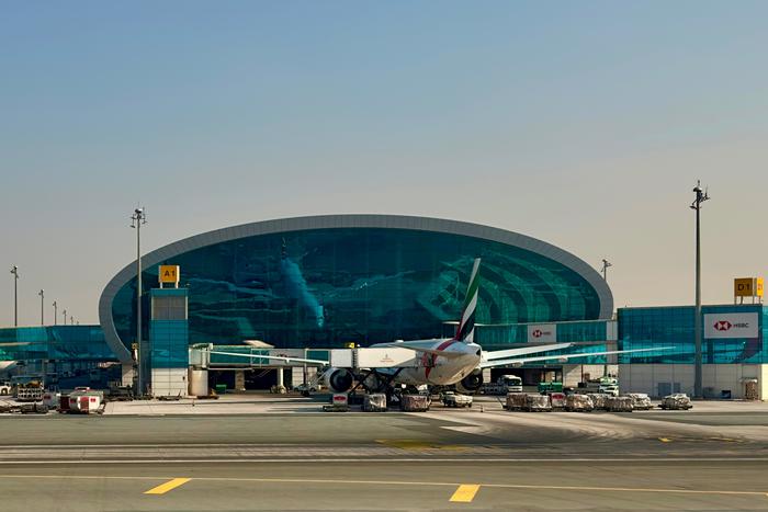 Дубайский международный аэропорт прекратил свою работу на фоне продолжающихся атак Ирана по территории ОАЭ