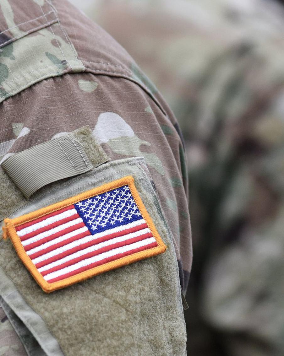 WP: Пентагон снял с учений элитную дивизию ВДВ для возможной заброски в Иран. На текущей неделе Вооружённые силы США неожиданно остановили военные учения своей элитной 82-й воздушно-десантной дивизии, которые проходили в штате Луизиана. Как сообщает The Washington Post, ссылаясь на анонимные источники, это может указывать на подготовку Министерства обороны США к наземной военной операции в Иране