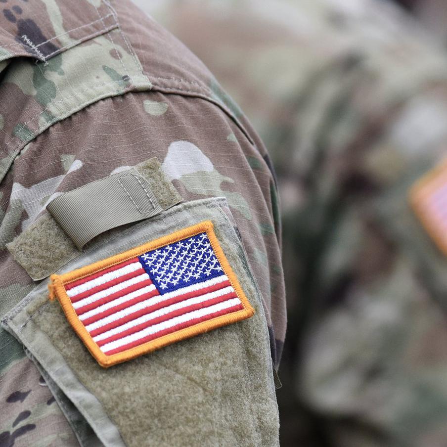 WP: Пентагон снял с учений элитную дивизию ВДВ для возможной заброски в Иран. На текущей неделе Вооружённые силы США неожиданно остановили военные учения своей элитной 82-й воздушно-десантной дивизии, которые проходили в штате Луизиана. Как сообщает The Washington Post, ссылаясь на анонимные источники, это может указывать на подготовку Министерства обороны США к наземной военной операции в Иране