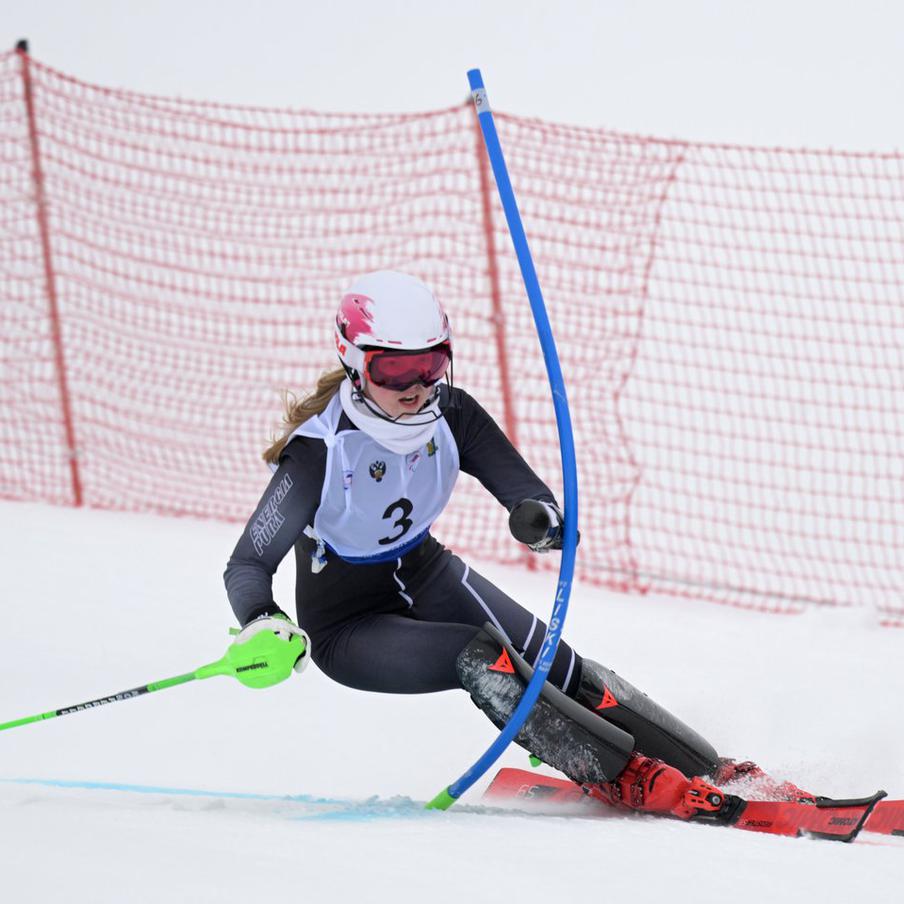 Паралимпийская сборная России завоевала первую медаль на Играх в Италии. Российская горнолыжница Варвара Ворончихина принесла сборной страны первую медаль на Паралимпиаде в Италии. Она завоевала бронзовую медаль в скоростном спуске