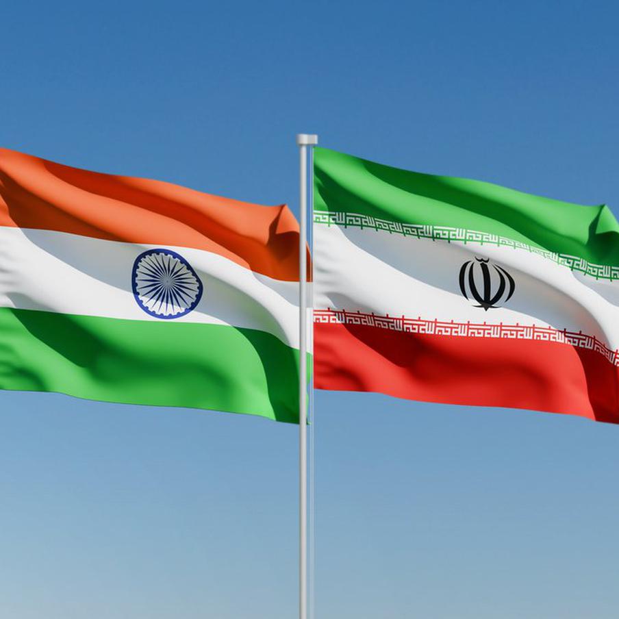 Bloomberg узнало, что Индия дала убежище иранскому кораблю. Как сообщает агентство Bloomberg со ссылкой на индийского чиновника, Индия разрешила иранскому военному кораблю IRIS Lavan зайти в свой порт. Иранская сторона направила срочную просьбу о приёме судна 28 февраля, и уже 1 марта Индия одобрила эту просьбу. С 4 марта IRIS Lavan находится в порту города Кочин