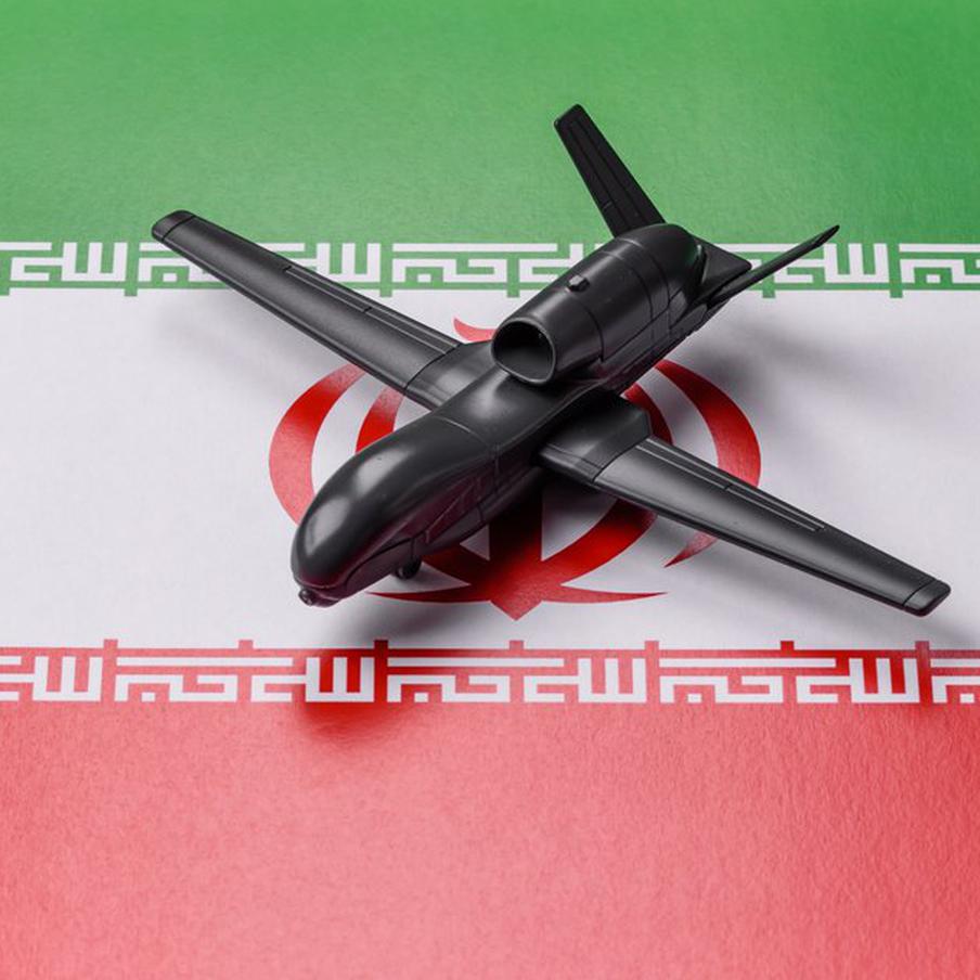 Politico: у Украины появился краткосрочный рычаг давления на США из-за Ирана. Недавние события на Ближнем Востоке, где иранские беспилотники показали свою высокую эффективность, побудили Вашингтон искать пути противодействия этой угрозе. В связи с этим США обратились к Украине с предложением о передаче технологий производства украинских беспилотников-перехватчиков