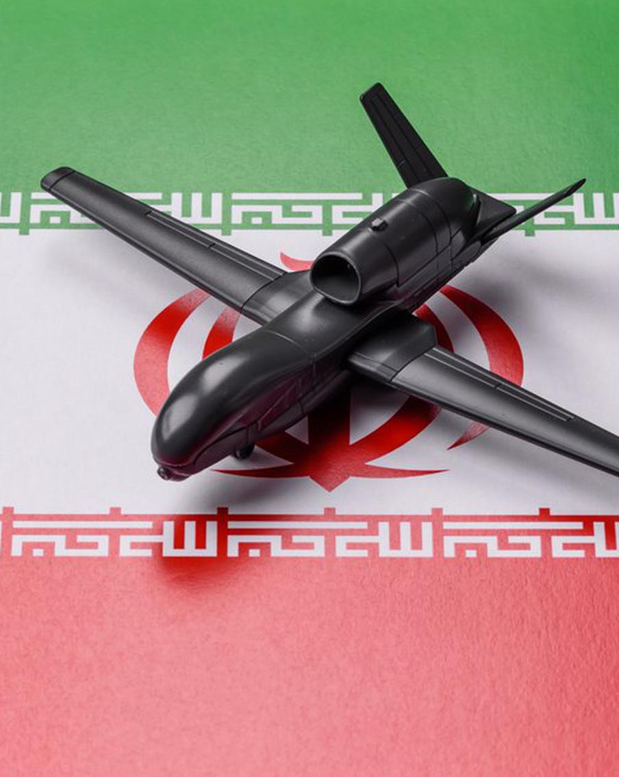 Politico: у Украины появился краткосрочный рычаг давления на США из-за Ирана. Недавние события на Ближнем Востоке, где иранские беспилотники показали свою высокую эффективность, побудили Вашингтон искать пути противодействия этой угрозе. В связи с этим США обратились к Украине с предложением о передаче технологий производства украинских беспилотников-перехватчиков