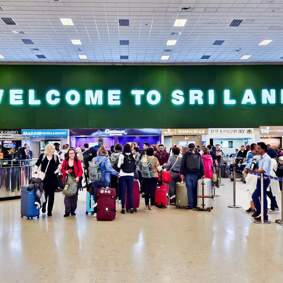 Застрявшие на Шри-Ланке россияне оказались под угрозой выселения из отелей. Российские туристы, которые не могут улететь домой из Шри-Ланки, могут быть выселены из отелей. Это связано с завершением у некоторых из россиян сроков легального нахождения на острове