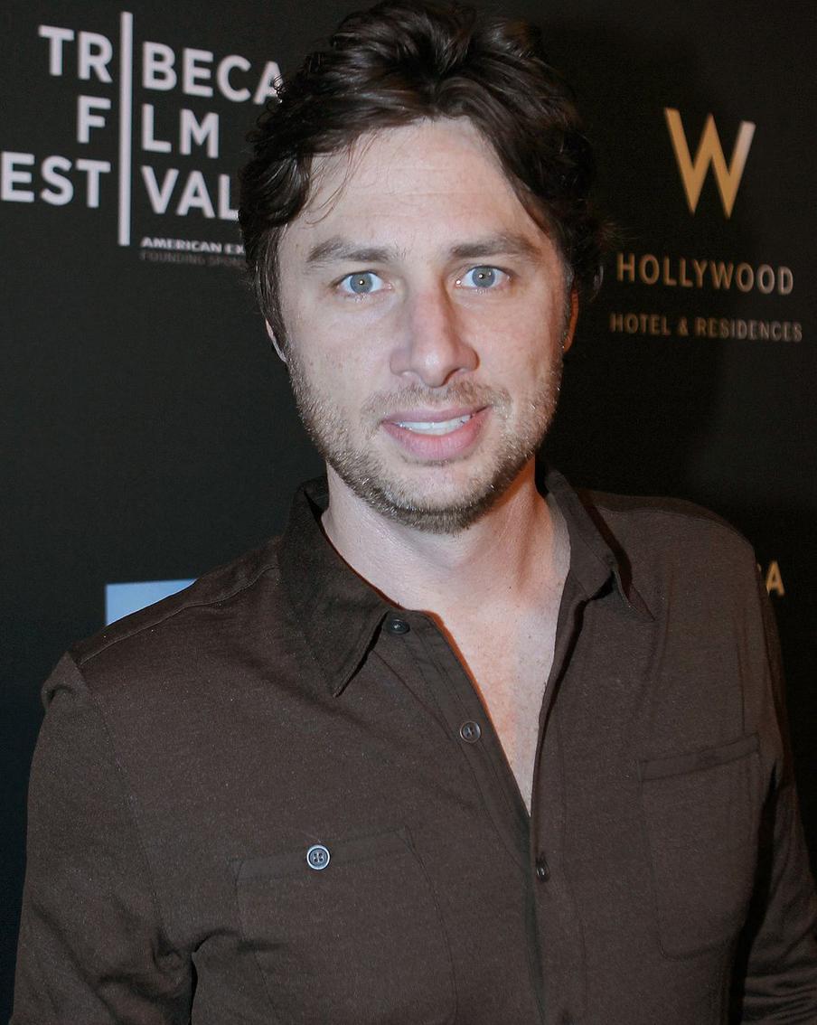 Создатель сериала "Клиника" Билл Лоуренс планирует второй сезон перезапуска. После успешного перезапуска "Клиники" шоураннер Билл Лоуренс надеется на то, что ему дадут возможность снять второй сезон продолжения. Однако это будет зависеть от владельцев платформы, где сейчас транслируется сериал