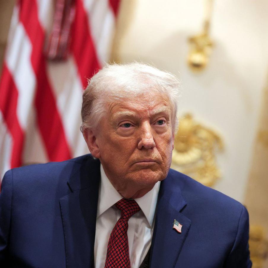 Трамп: ВС США намерены атаковать ранее не подвергавшиеся ударам районы Ирана. Президент США Дональд Трамп заявил, что американские вооружённые силы готовы нанести удары по Ирану, затрагивая ранее не подвергавшиеся атакам районы и группы населения