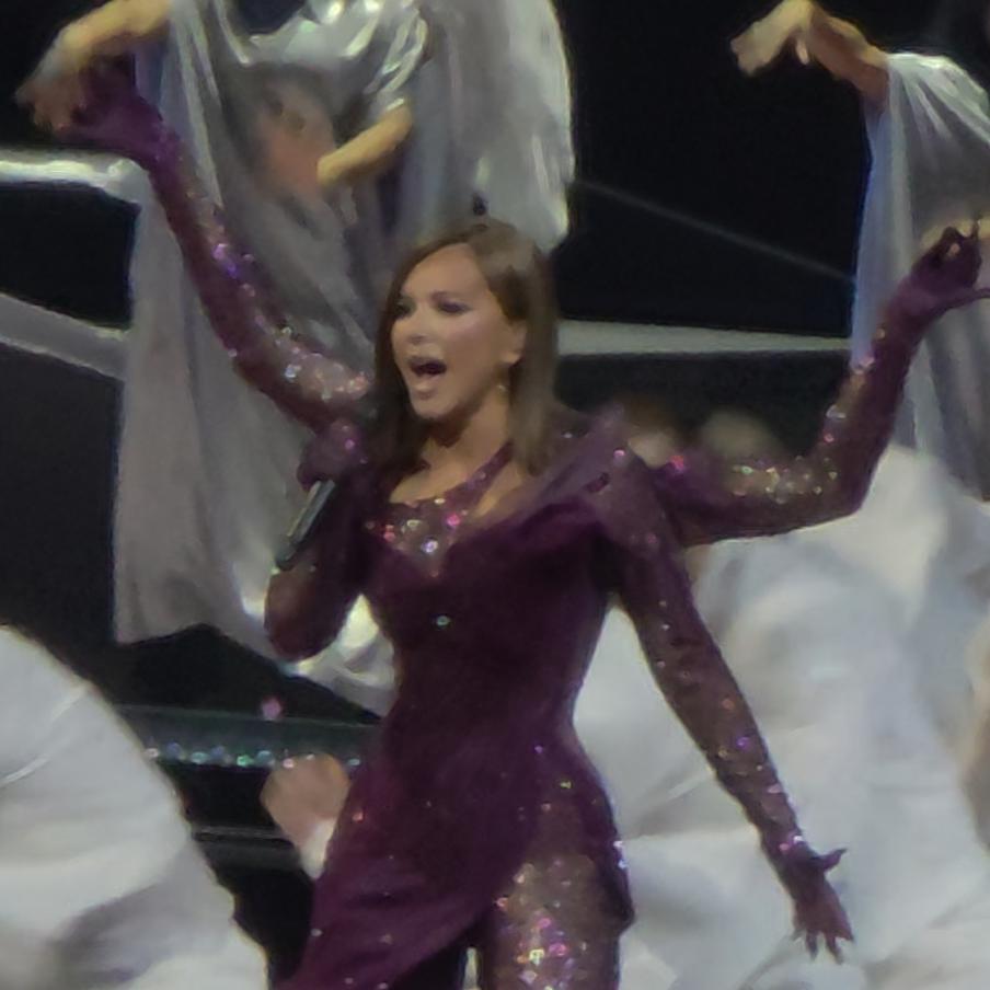 Четверорукая Ани Лорак удивила зрителей шоу AURA.