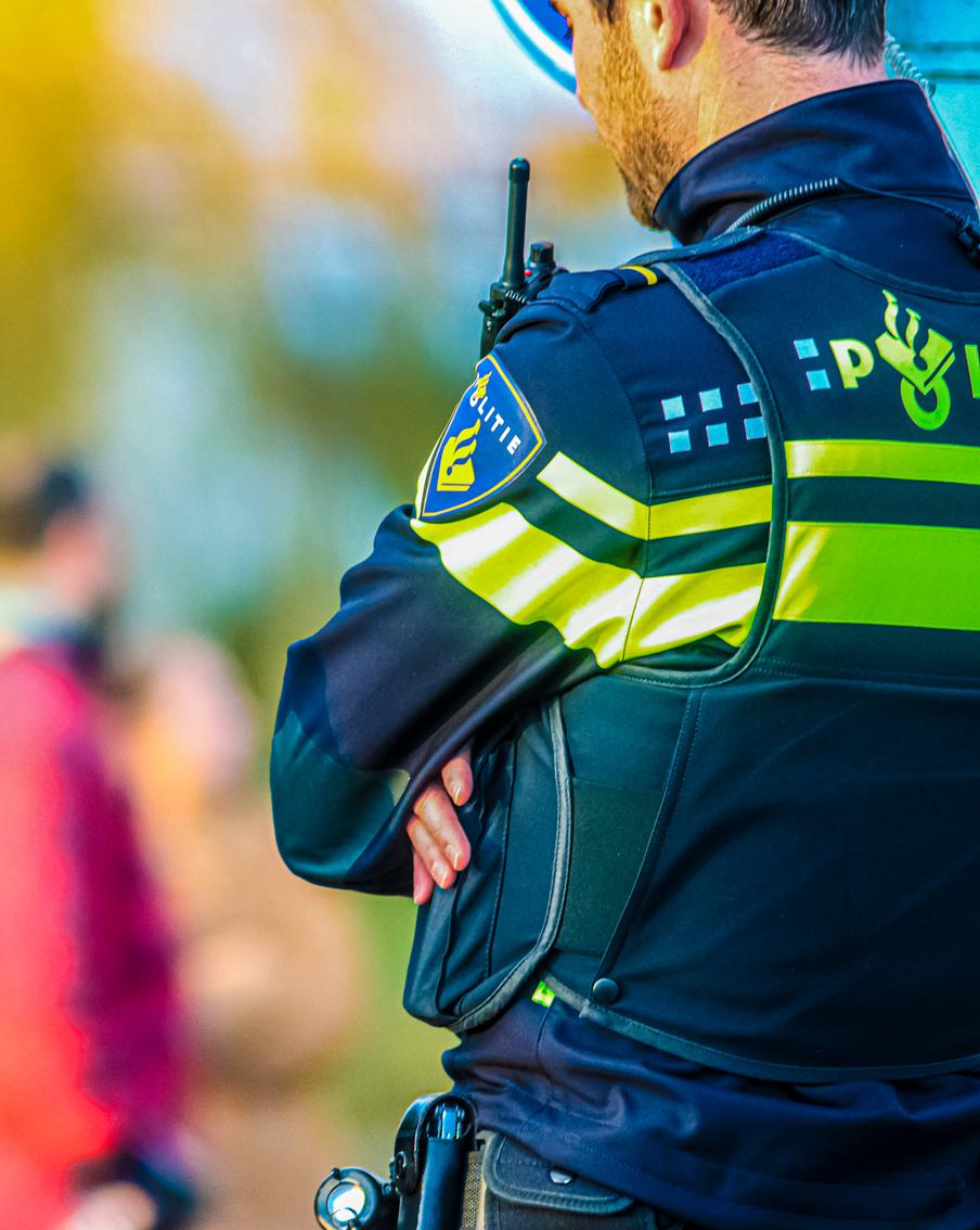 У входа в посольство США в Осло прогремел взрыв. Возле входа в здание американского посольства в норвежском городе Осло прогремел взрыв. По словам начальника местной полиции Михаэля Деллемира, ущерб, нанесённый зданию, оказался незначительным, и никто не пострадал