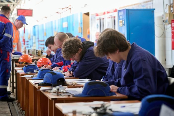 Первые выпускники проекта "Профессионалитет" были приняты на работу в Московский метрополитен