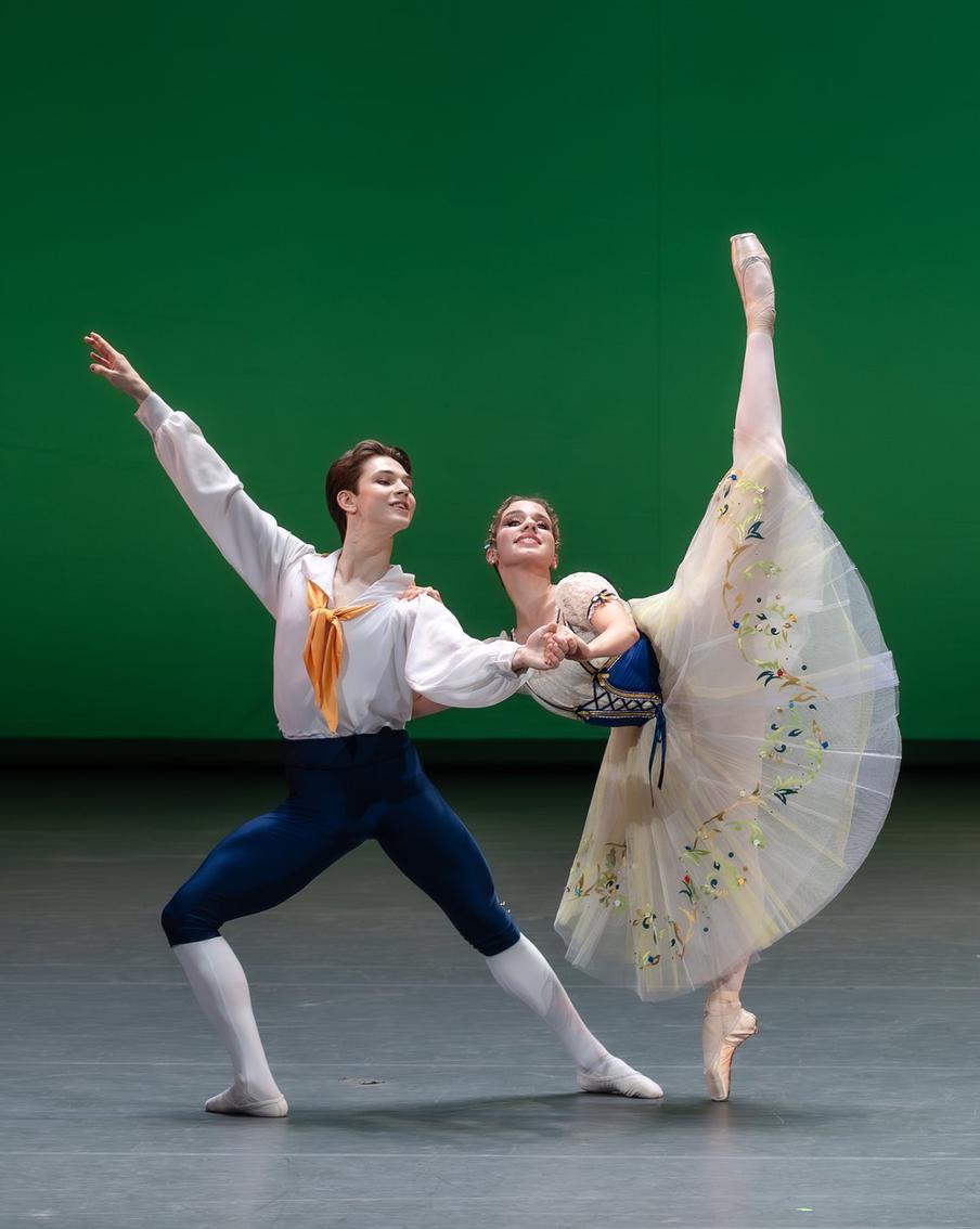 На конкурсе "Русский балет" Александр выступал в категории дуэтов.