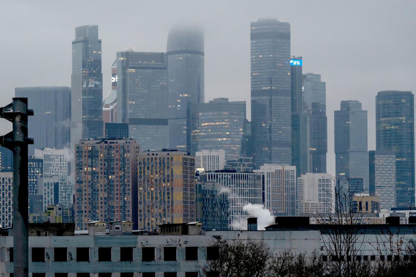 Число сбитых на подлёте к Москве дронов достигло шести