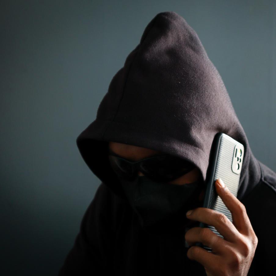 Мошенники начали обманывать россиян с помощью "обратных звонков". По данным пресс-службы платформы "Мошеловка" Народного фронта, в последнее время наблюдается значительный рост числа мошеннических схем, основанных на тактике "обратного звонка"