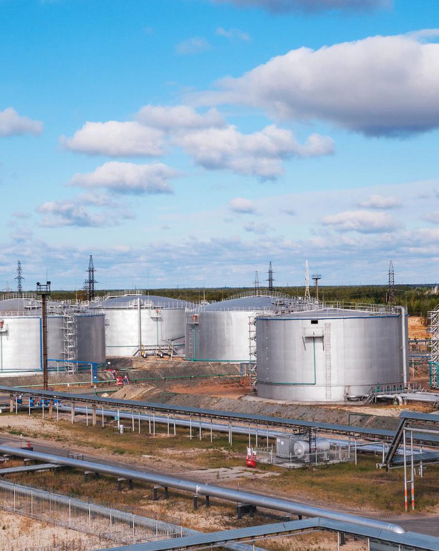 FT: главы Минфинов G7 экстренно обсудят возможное использование запасов нефти. Министры финансов стран "Большой семёрки" (G7) проведут срочное совещание, чтобы обсудить возможность совместного использования стратегических запасов нефти. Об этом пишет газета Financial Times, ссылаясь на осведомлённые источники