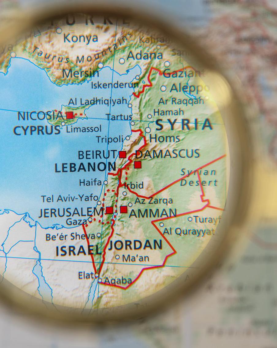 ЦАХАЛ заявила о начале ограниченной наземной операции против "Хезболлы" в Ливане. Израильское командование сообщило о начале ограниченной наземной операции против группировки "Хезболла" на юге Ливана. В официальном заявлении было объявлено, что цель операции — обнаружить и уничтожить объекты террористической инфраструктуры, а также нейтрализовать боевиков