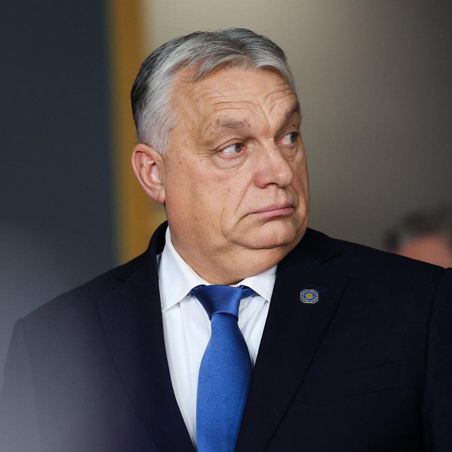 Орбан в письме фон дер Ляйен призвал снять санкции против нефти и газа России. Премьер-министр Венгрии Виктор Орбан обратился к Европейской комиссии с призывом пересмотреть санкционные меры, введённые в отношении российских энергоносителей