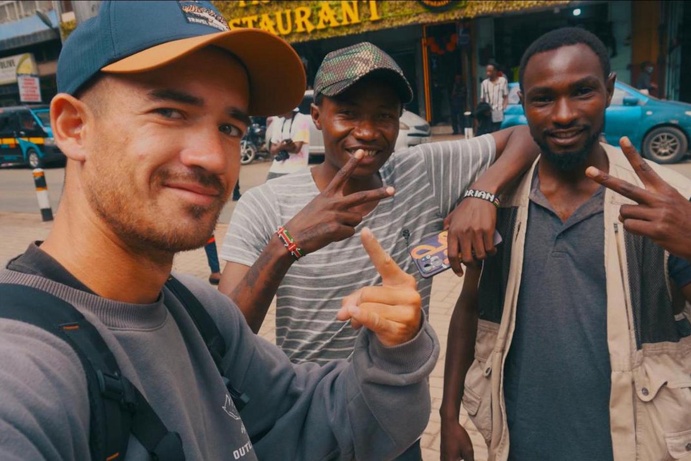 "В крупных городах я часто вообще забывал, что отличаюсь. Никто на меня, как на белого, не обращает внимания".