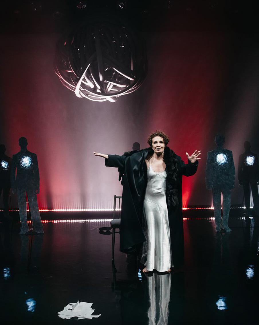 В Театре наций рассказали, за что любили и отчего страдали женщины Горького