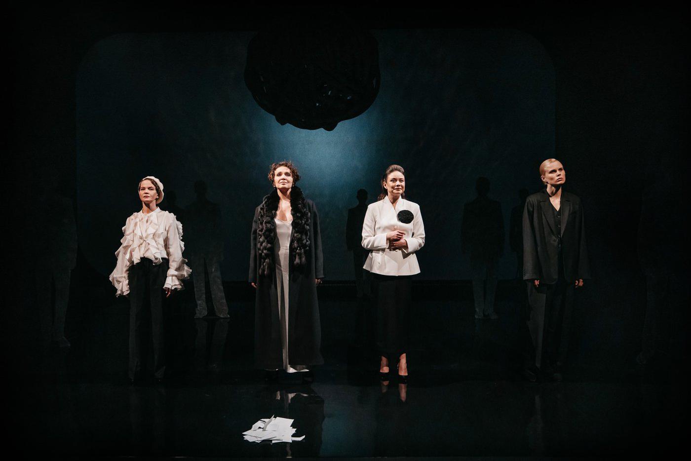 Ольга Каминская (Анастасия Лебедева), Мария Закревская-Бенкендорф-Будберг (Анастасия Светлова), Мария Андреева (Лаура Пицхелаури) и Екатерина Пешкова (Александра Ревенко)