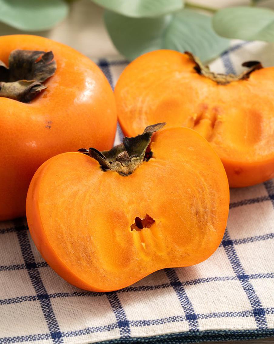 В России утвердили новый ГОСТ на хурму. Согласно документу, опубликованному на официальном сайте Росстандарта, с 1 ноября 2026 года в России будет действовать новый межгосударственный стандарт (ГОСТ) на хурму