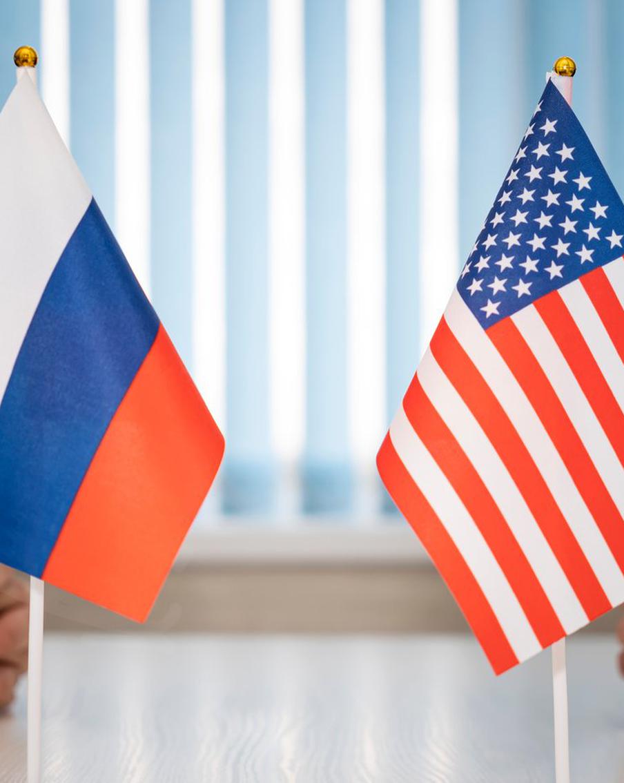 Reuters назвал возможные варианты смягчения санкций США против России. Согласно информации, полученной агентством Reuters от анонимных источников, администрация США рассматривает возможность ослабления санкционных мер, направленных против России