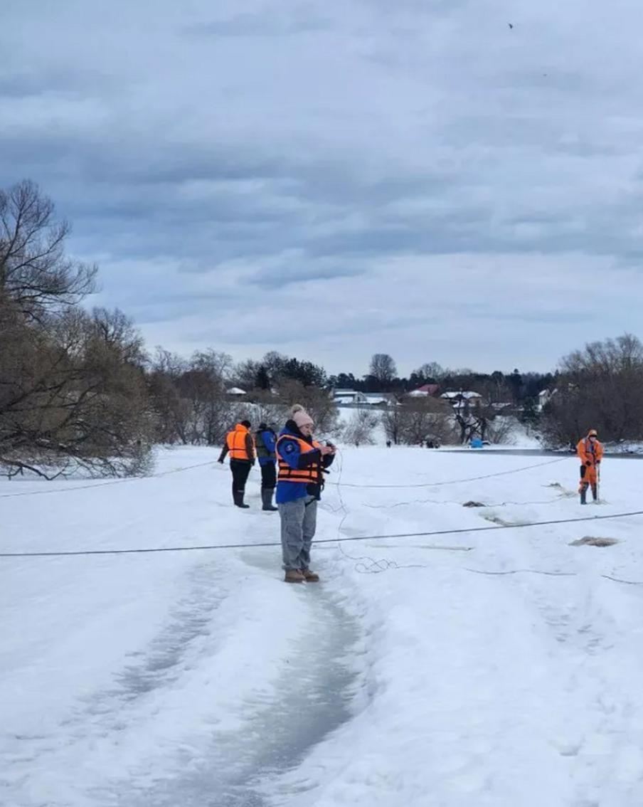 РИА "Новости": судьба пропавших в Звенигороде детей остаётся неизвестной. К сожалению, судьба троих детей из Звенигорода остаётся неизвестной, несмотря на круглосуточные поиски. Об этом сообщила пресс-служба московского отделения "Спас Град", национального центра помощи пропавшим и пострадавшим детям