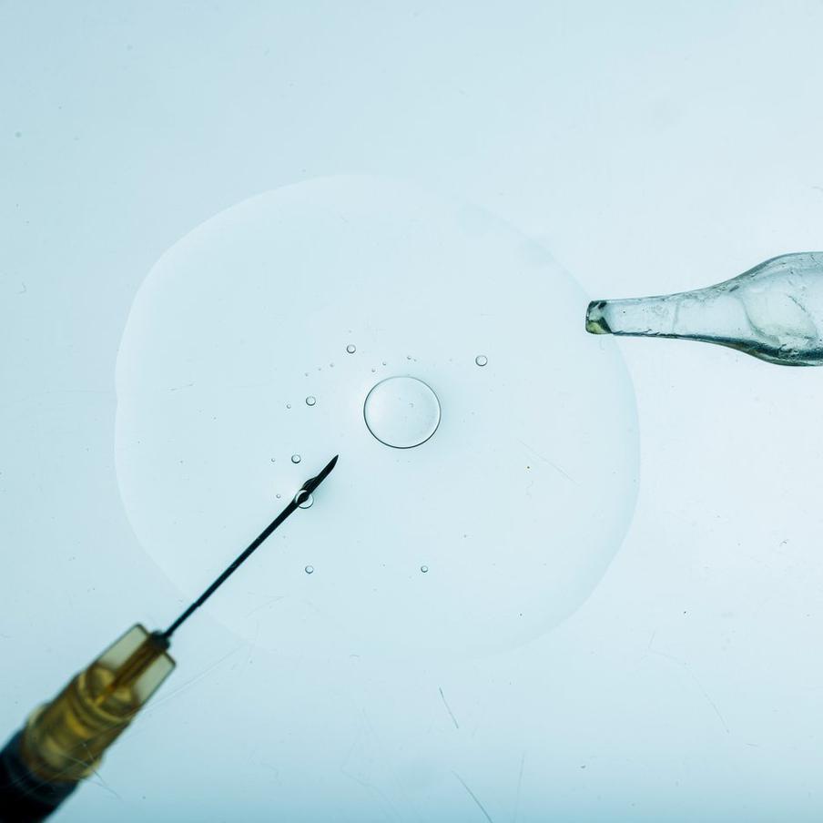 В нидерландском Арнеме гинеколог тайно стал отцом минимум 16 детей. Голландская больница Rijnstate, расположенная в городе Арнем, обнародовала результаты независимого расследования, в ходе которого были выявлены серьёзные нарушения, допущенные врачом-гинекологом в период с 1970 по 1980 год