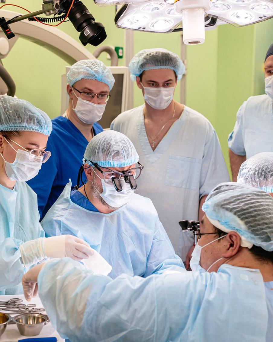 "Катаюсь на велосипеде": в "Склифе" людям впервые пересадили руки и ноги