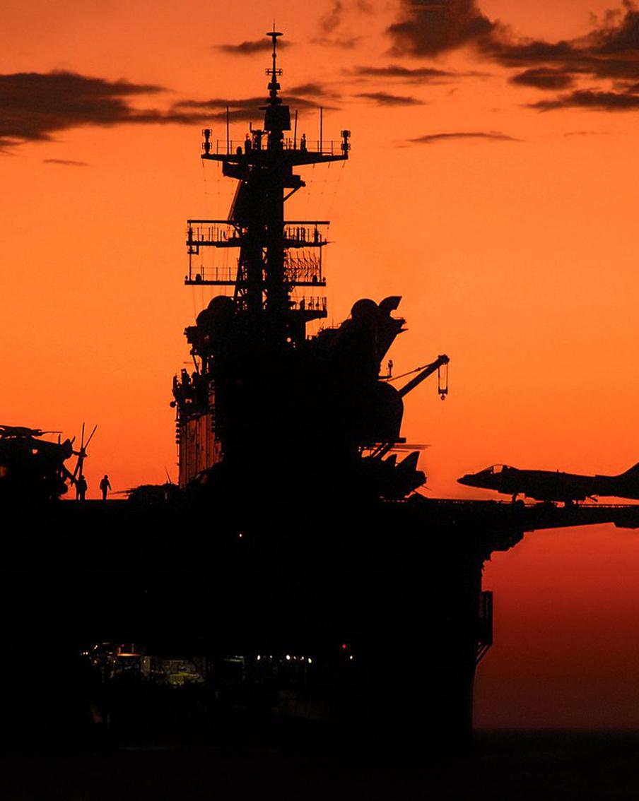 Посол Ирана Джалали назвал посланием США удар по авианосцу "Авраам Линкольн". Иранский посол в России Казем Джалали, комментируя повреждение американского авианосца "Авраам Линкольн", отметил, что это является предупреждением для Соединённых Штатов. По его словам, американские и израильские военные уже знакомы с некоторыми оборонительными возможностями Ирана