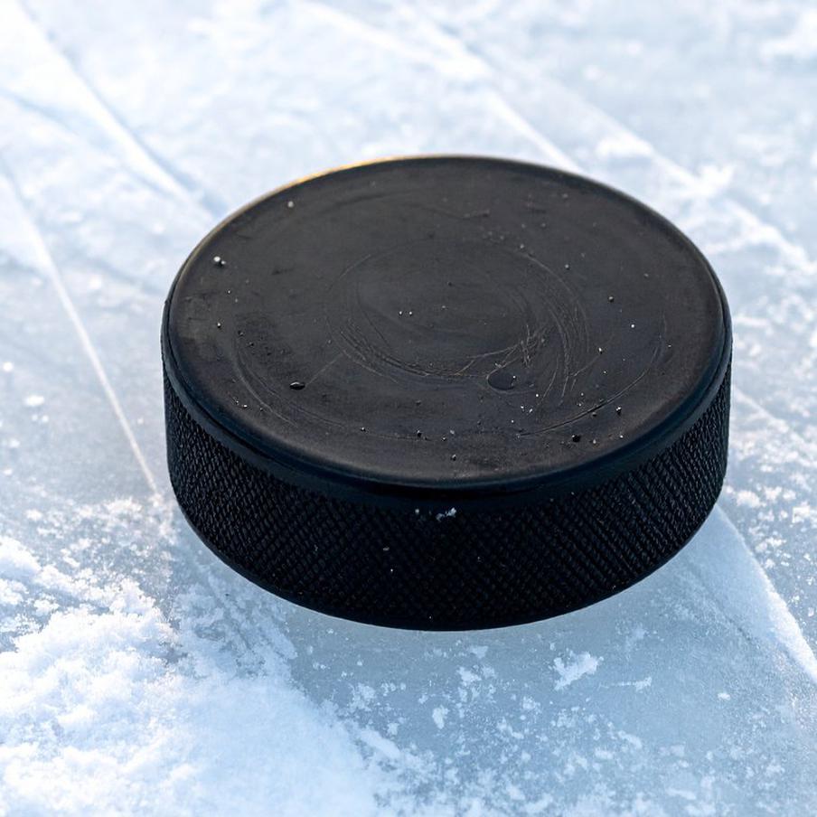 Русская ночь в НХЛ: Капризов, Тарасенко и Юров уничтожили "Юту". Российское трио "Миннесоты" устроило разгром: Капризов забросил победную шайбу и отдал голевую, Тарасенко оформил два ассиста, а Юров впервые в сезоне поразил ворота соперника. Итог — 5:0