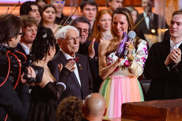 Показали на всю страну: опальная Пугачёва "побывала" на юбилее Зацепина в Большом