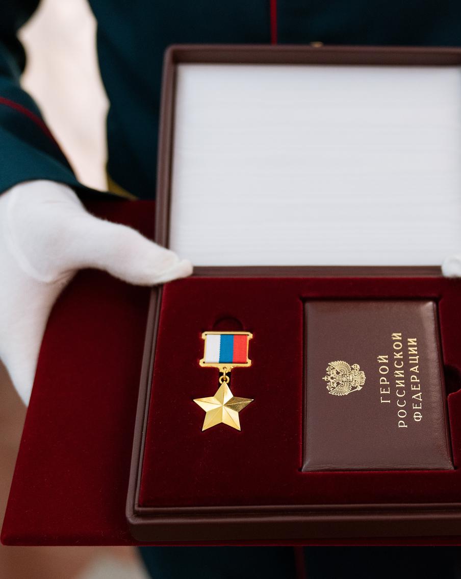 21-летний боец Ярашев, в одиночку воевавший 68 дней, получил звание Героя России. Президент Российской Федерации подписал указ о присвоении звания Героя России 21-летнему военнослужащему, который проявил исключительную стойкость и мужество в ходе выполнения боевых задач в зоне проведения СВО