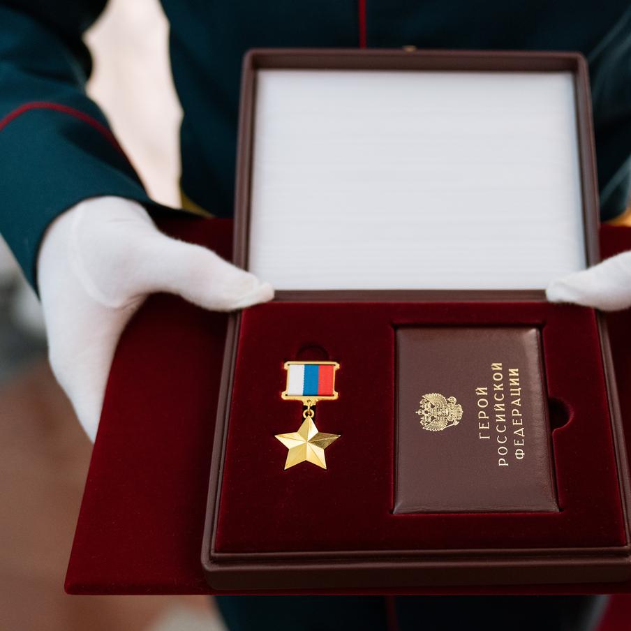 21-летний боец Ярашев, в одиночку воевавший 68 дней, получил звание Героя России. Президент Российской Федерации подписал указ о присвоении звания Героя России 21-летнему военнослужащему, который проявил исключительную стойкость и мужество в ходе выполнения боевых задач в зоне проведения СВО