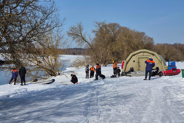 МЧС привлекло лодки с эхолотами к поиску троих детей, пропавших в Звенигороде