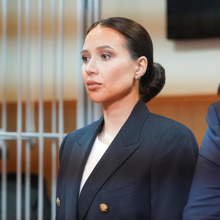 В СПЧ призвали изменить меру пресечения блогеру Лерчек. Член Совета по правам человека Ева Меркачёва считает, что блогеру Валерии Чекалиной, проходящей лечение после выявления онкологического заболевания, следует отменить или смягчить домашний арест