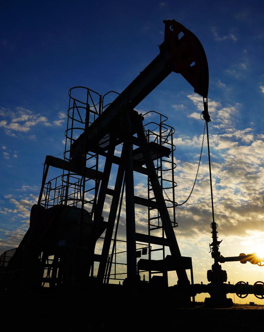 Нефтяной рынок взорвался ростом – котировки Brent вновь ушли выше $100. Мировые энергетические рынки вновь резко отреагировали на обострение на Ближнем Востоке. На утренних торгах стоимость майских контрактов на Brent превысила психологическую отметку в сто долларов за баррель